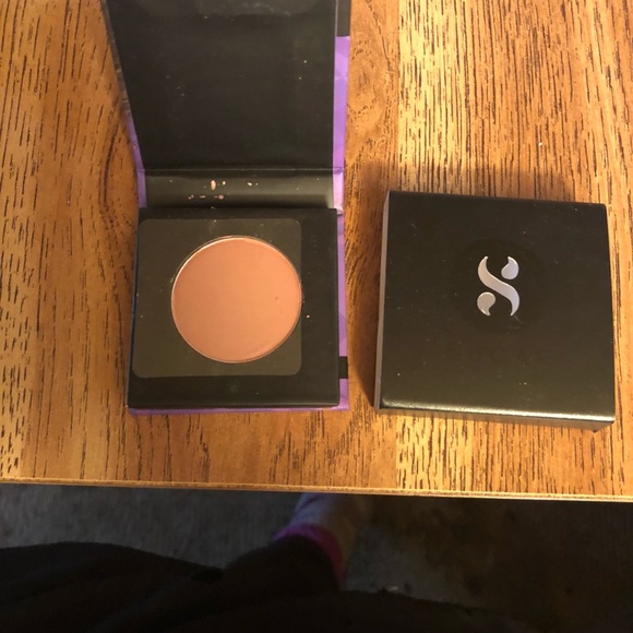 Variety of brand new makeup products. - Picture 3 of 8